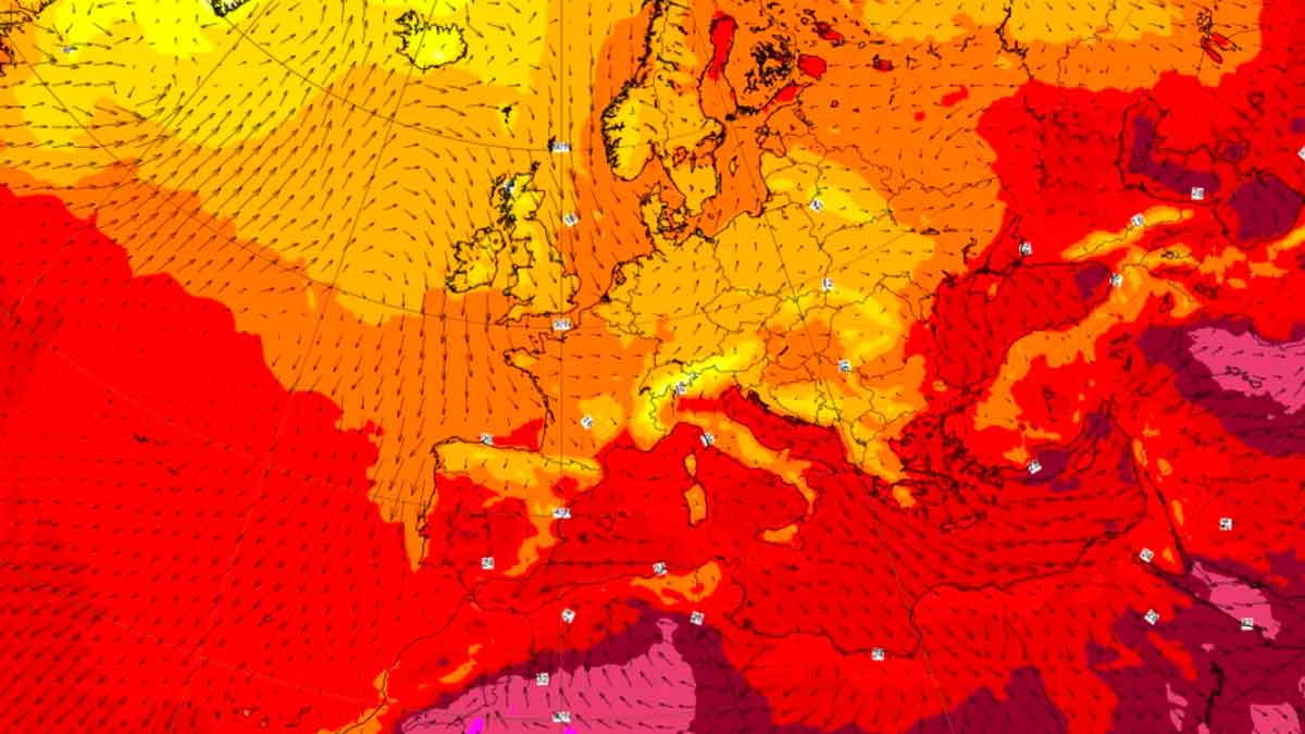 Mapa de calor de la Aemet que muestra los 45 °C previstos en Andalucía durante la próxima ola de calor de agosto