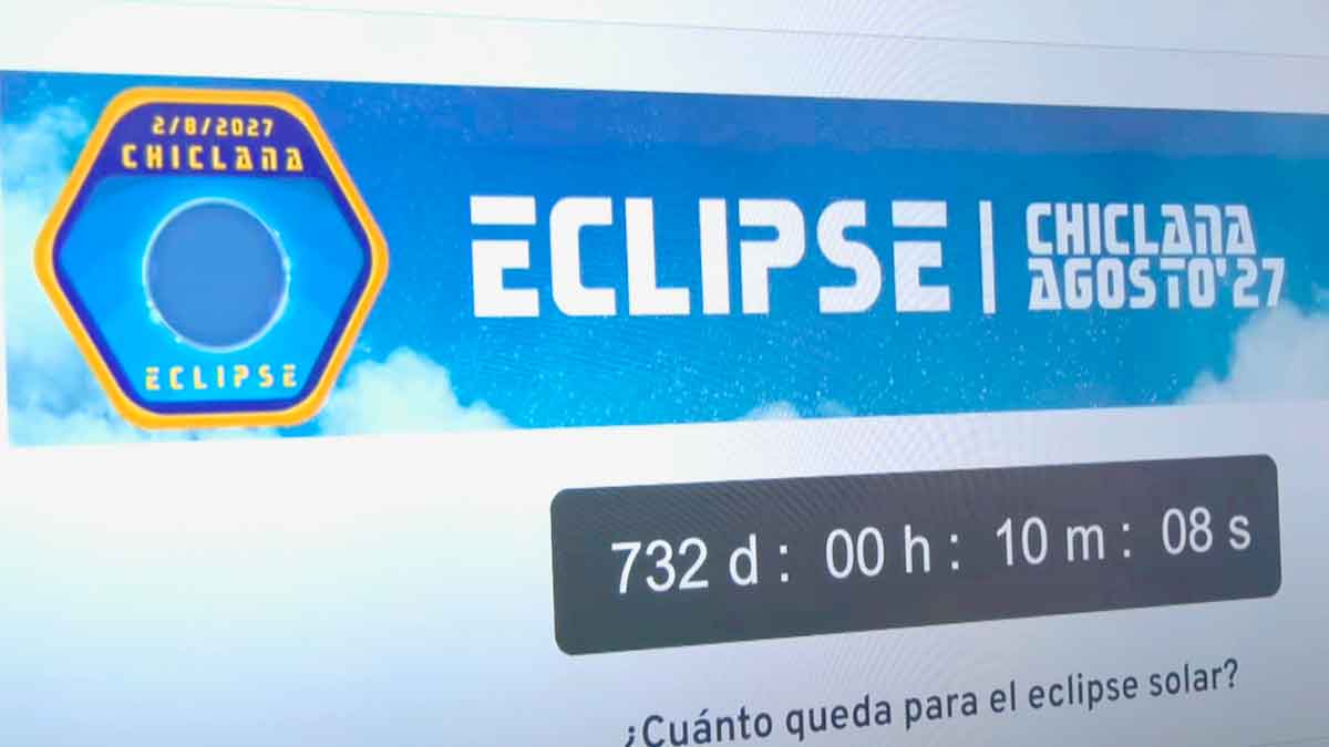 Contador oficial en pantalla con cuenta atrás para el eclipse total de Sol en Chiclana el 2 de agosto de 2027