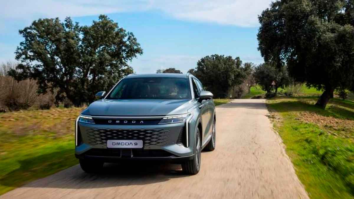 Coche híbrido enchufable Omoda 9 con autonomía extendida hasta 145 km