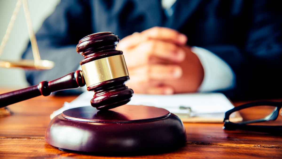 Mazo judicial simboliza indemnización de 4.000 euros a empleado municipal despedido por ausencias continuadas