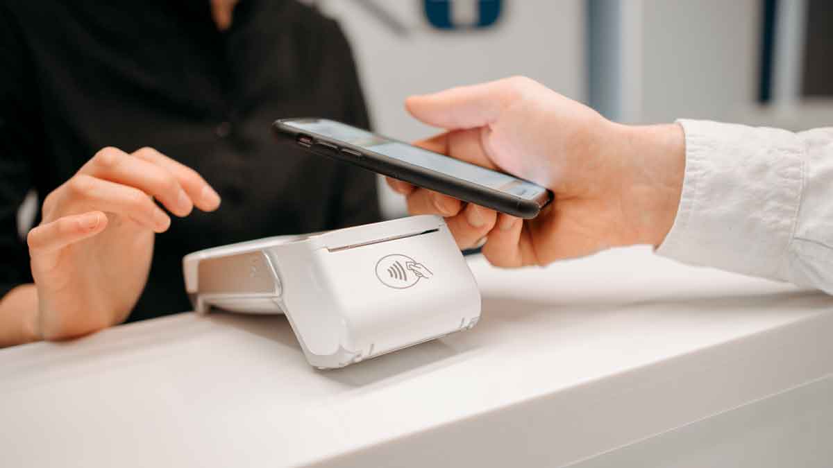Pago contactless con móvil sobre datáfono, riesgo de no pedir copia del recibo según Banco de España