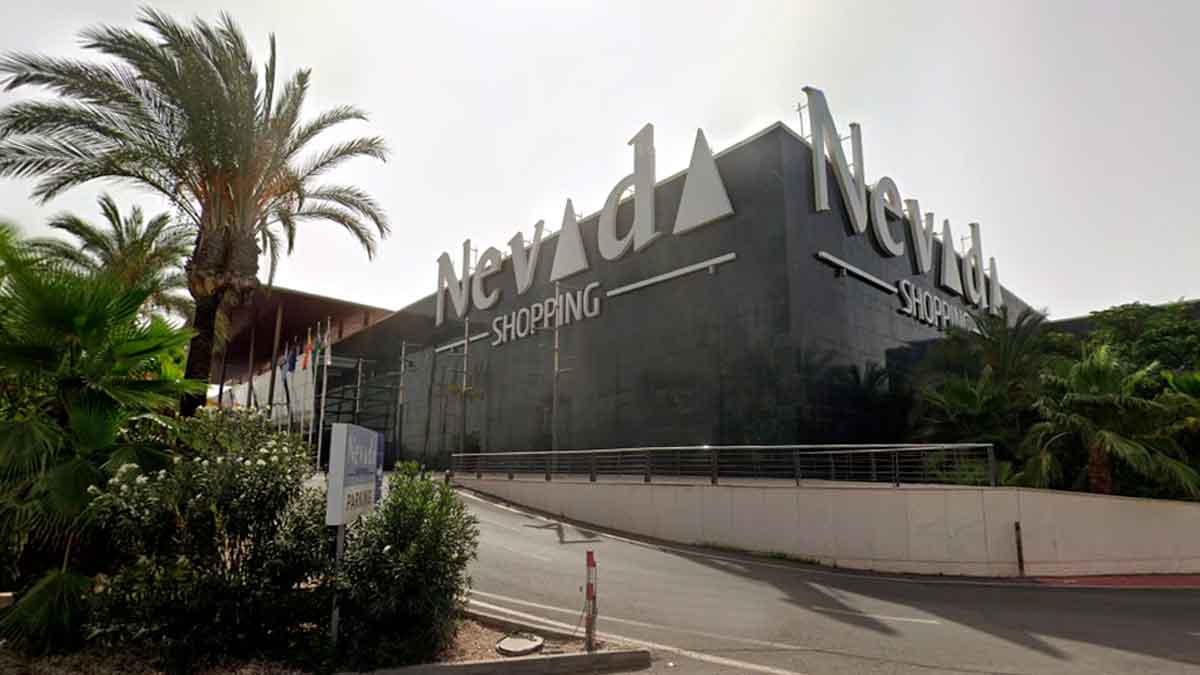 Centro Comercial Nevada Shopping en Granada, lugar de oferta de empleo Phone House 30 horas semanales