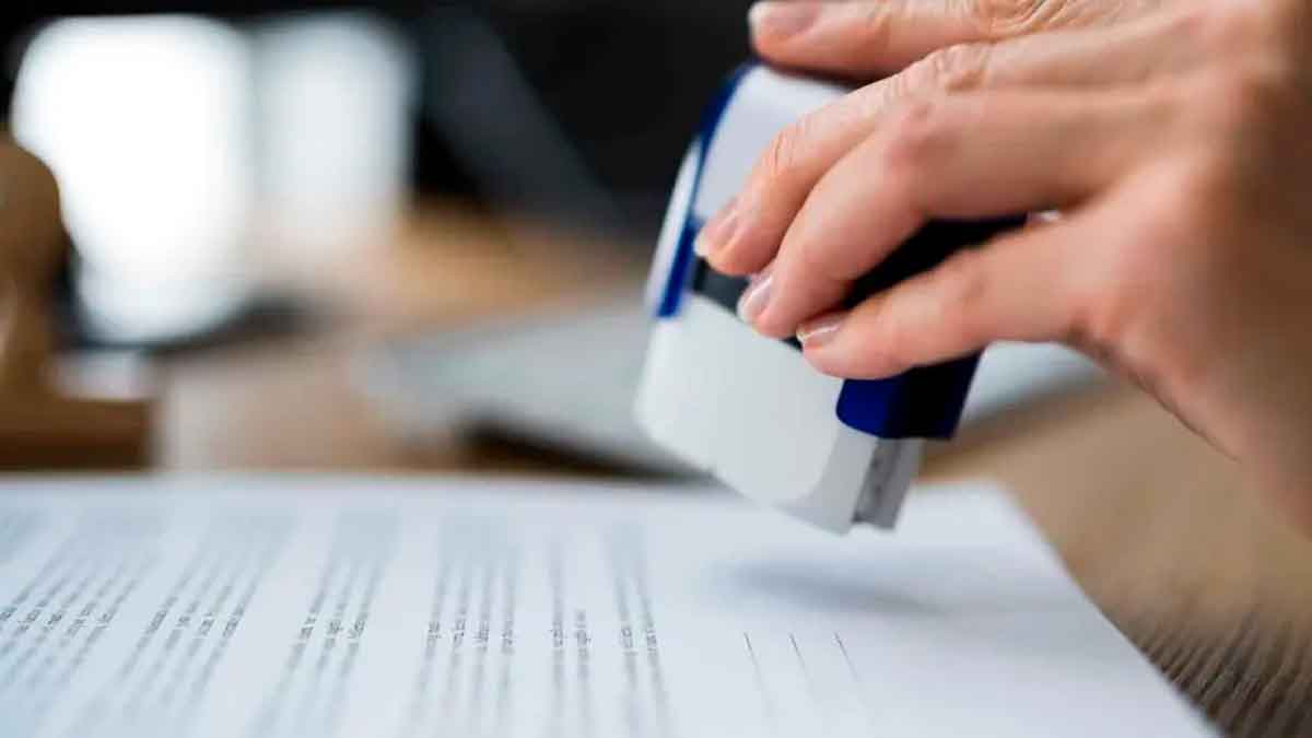 Documento oficial con sello para solicitar permisos laborales retribuidos en España 2025