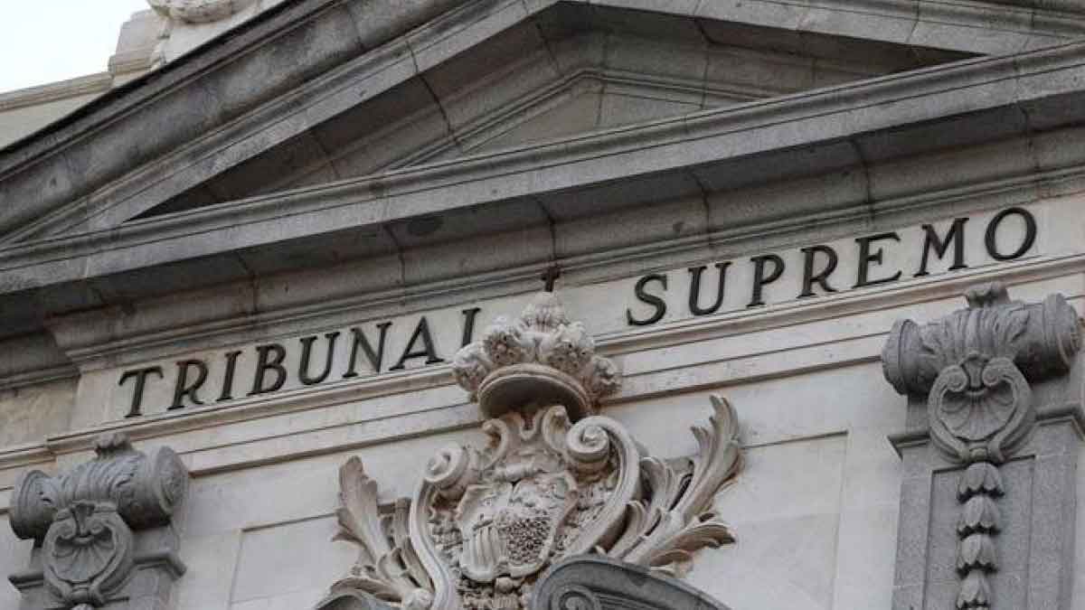 Fachada del Tribunal Supremo español, autor de la sentencia que obliga a retirar mirillas con cámara por privacidad vecinal
