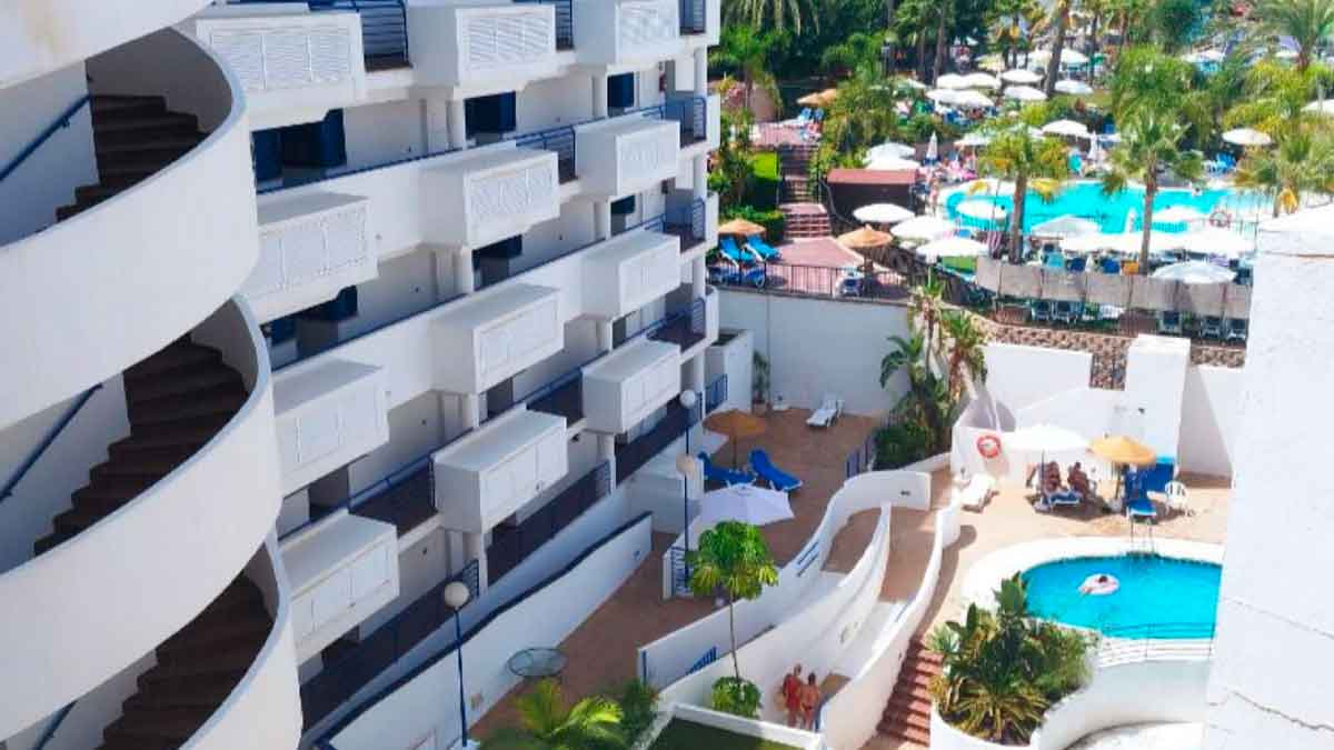 Apartamentos con piscina en la costa andaluza para comprar segunda residencia vacacional