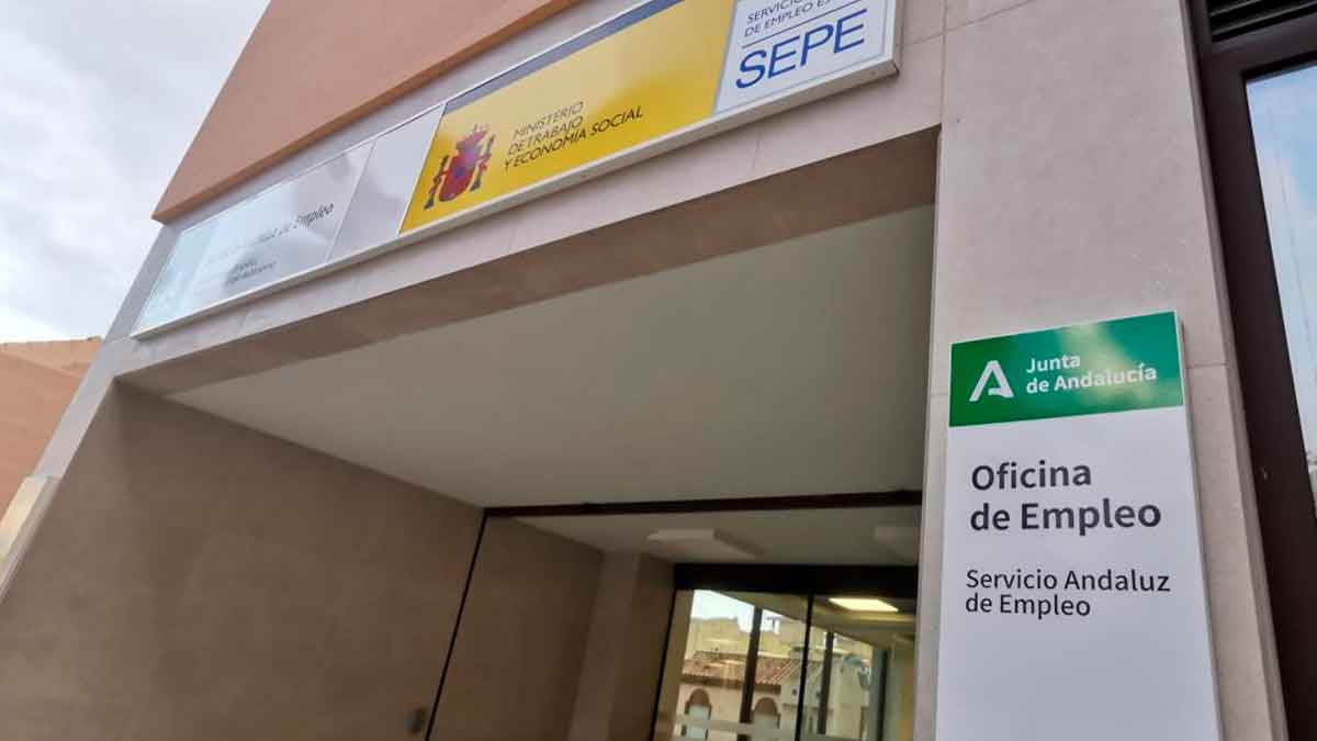 Entrada de oficina del SEPE y del Servicio Andaluz de Empleo en Andalucía