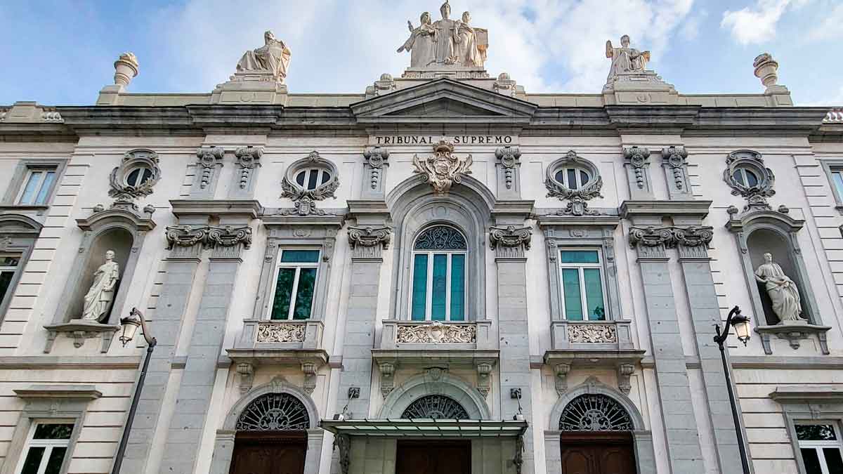 Fachada del Tribunal Supremo tras sentencia sobre derramas en comunidades de vecinos