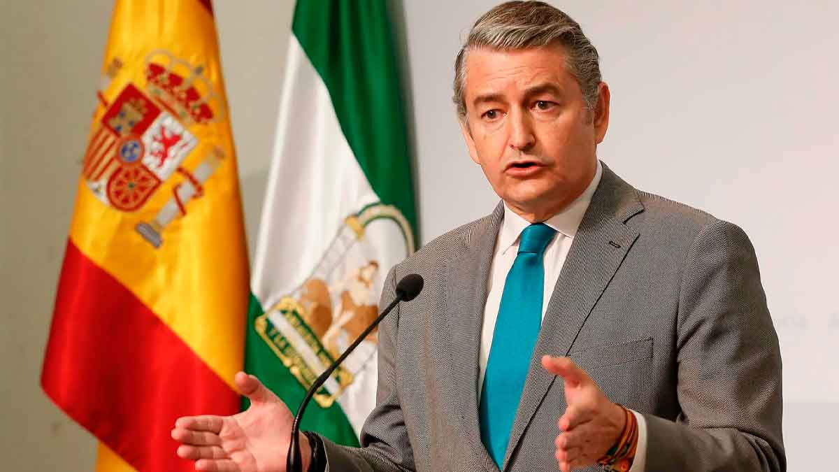 Consejero de la Junta de Andalucía anuncia el Ciberescudo gratuito para proteger a los menores en internet a partir de 2026