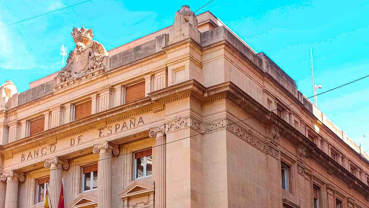 Fachada del Banco de España tras récord de reclamaciones en 2024