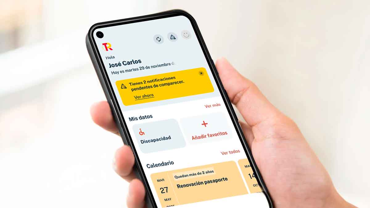 Pantalla de la aplicación Mi Carpeta Ciudadana en un móvil mostrando notificaciones y calendario de trámites con la Administración