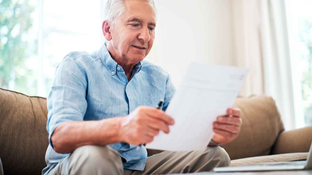 Pensionista revisa devolución del IRPF a mutualistas con intereses de demora en 2025