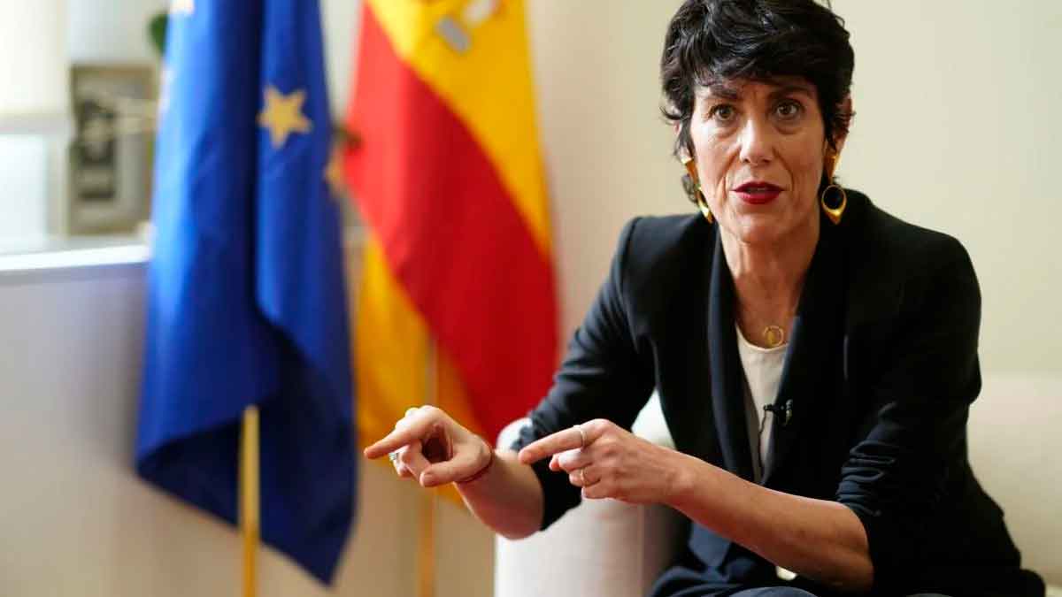 Ministra explica la doble revisión de ingresos del IMV con banderas de España y Unión Europea
