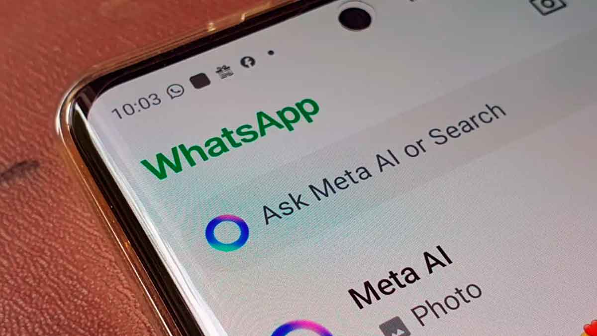 Pantalla de WhatsApp mostrando Meta AI en un chat con el círculo azul activo