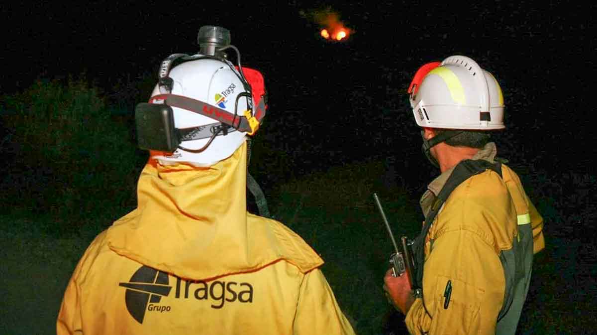 Trabajadores de Grupo Tragsa en labores de emergencia durante la noche en Andalucía