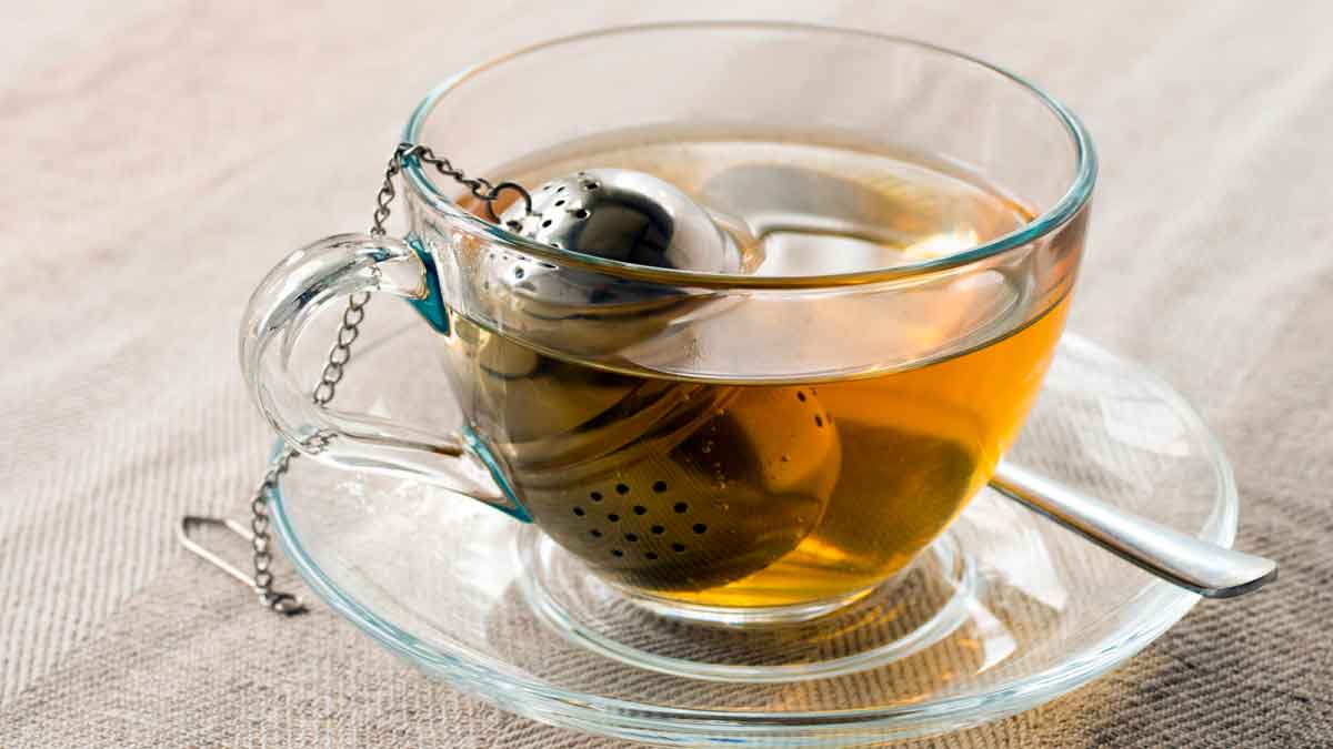 Taza de infusión relajante para reducir la ansiedad y dormir mejor