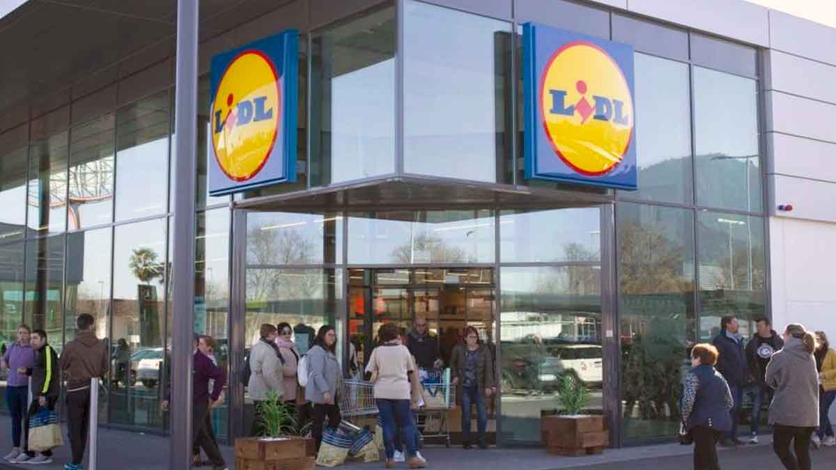 Entrada de supermercado Lidl donde se vende el kit de ahorro de agua