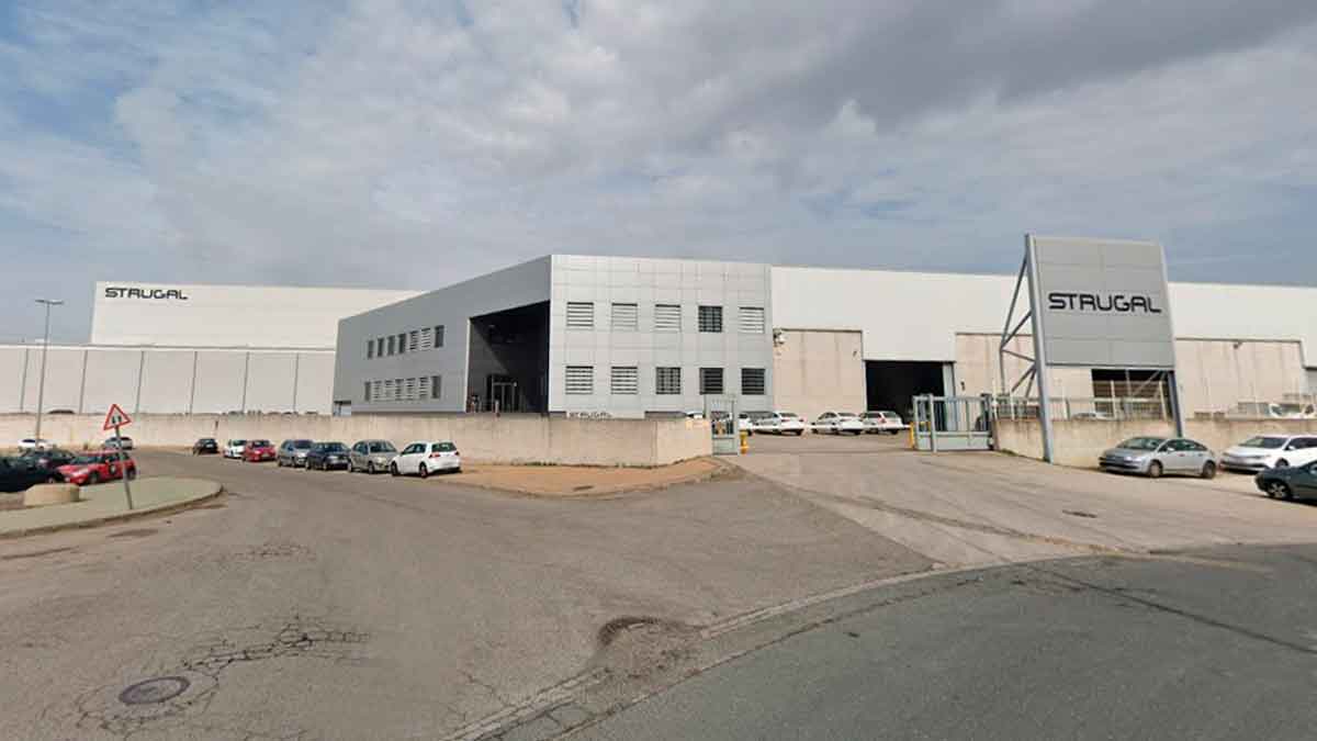 Fábrica de Strugal en Alcalá de Guadaíra donde se buscan operarios de extrusión para turnos rotativos de producción