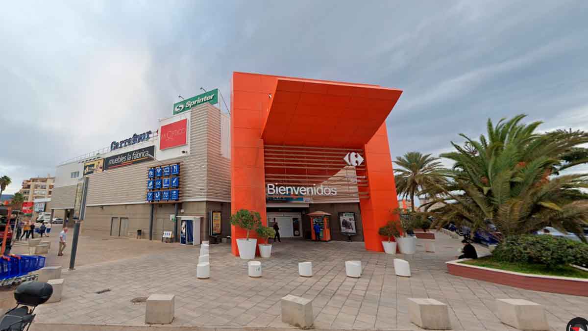 Entrada principal del Centro Comercial Carrefour Alameda en Málaga