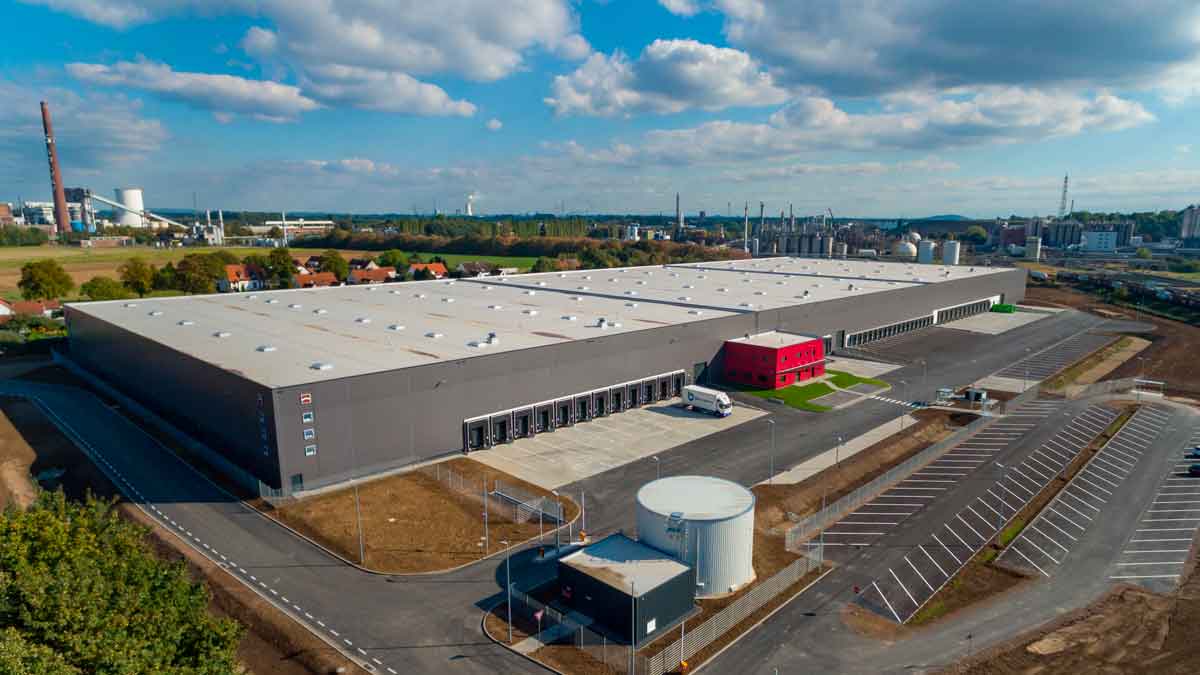 Nave industrial de Saal Digital en Alemania para oferta de empleo de operarios de producción