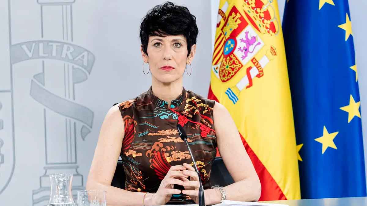 La ministra Elma Saiz en rueda de prensa sobre recorte de pensiones por jubilación anticipada en España