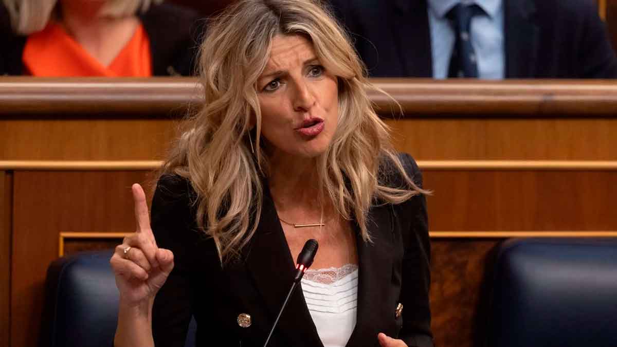 Ministra de Trabajo en el Congreso hablando sobre subsidio por desempleo del SEPE