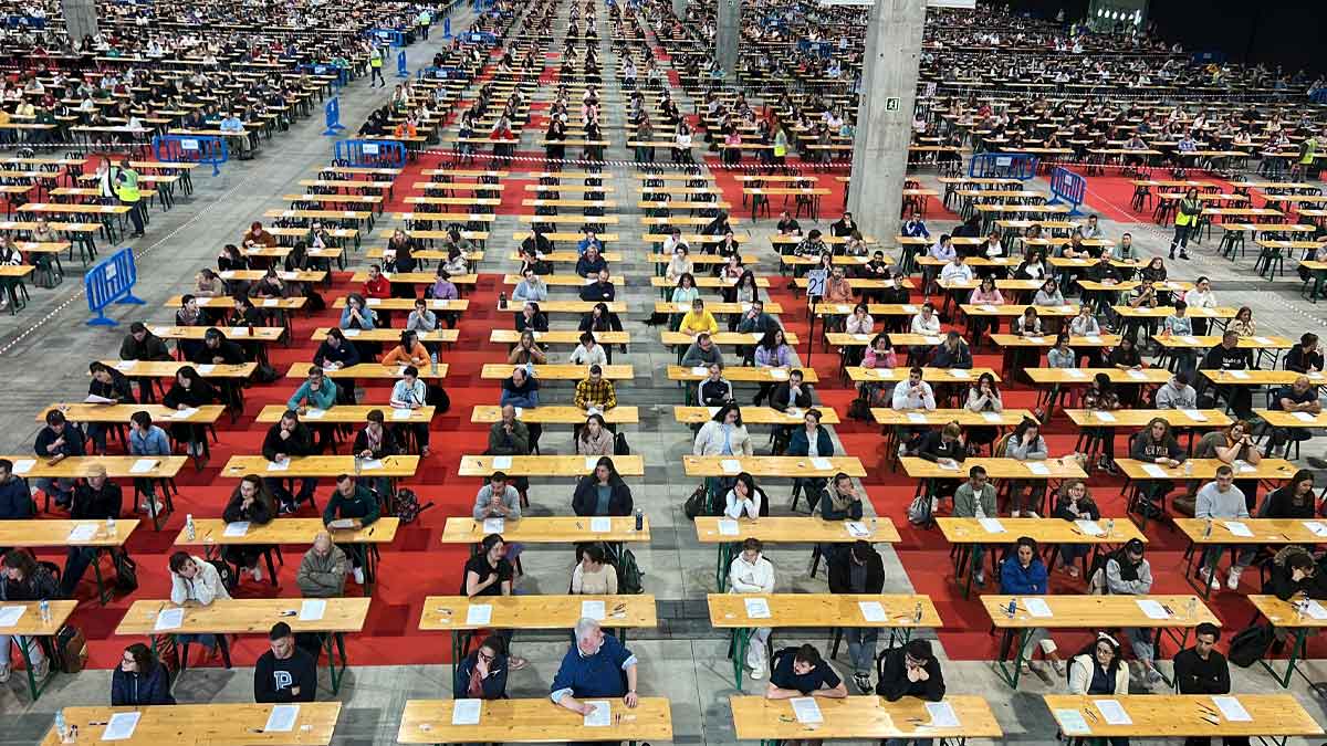 Aspirantes andaluces realizan el examen de las primeras oposiciones con fase de prácticas obligatoria para ser funcionario público