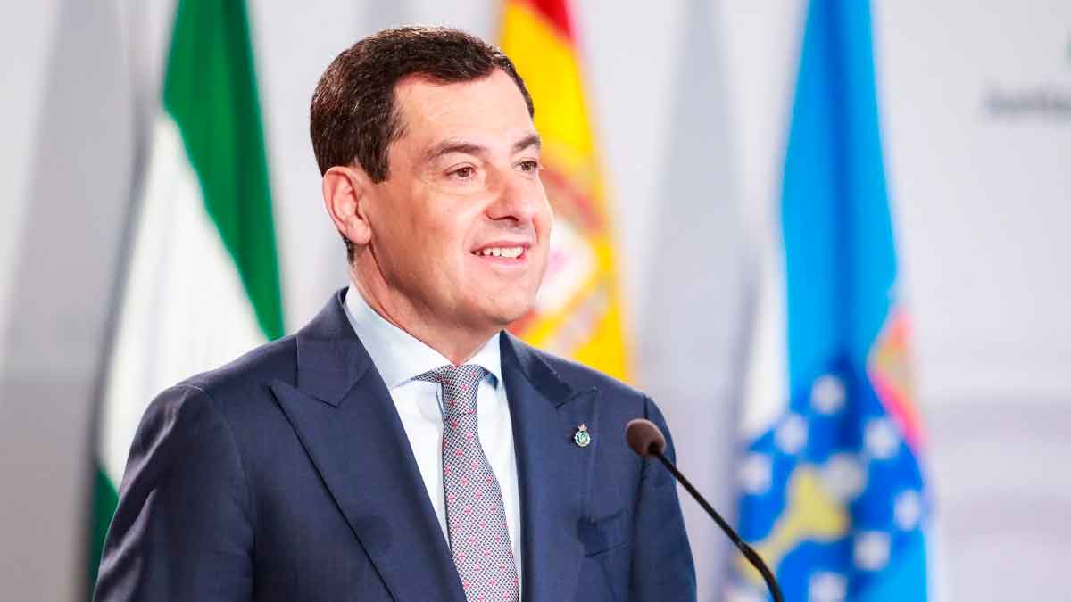 Presidente de la Junta de Andalucía durante la presentación de las nuevas ayudas al alquiler para familias vulnerables