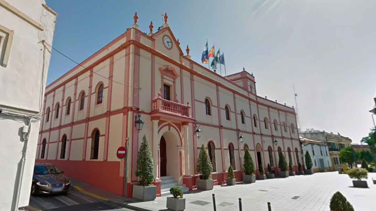 Ayuntamiento de Alcalá de Guadaíra en Sevilla, que convoca siete plazas de administrativo en turno libre y bolsa de trabajo