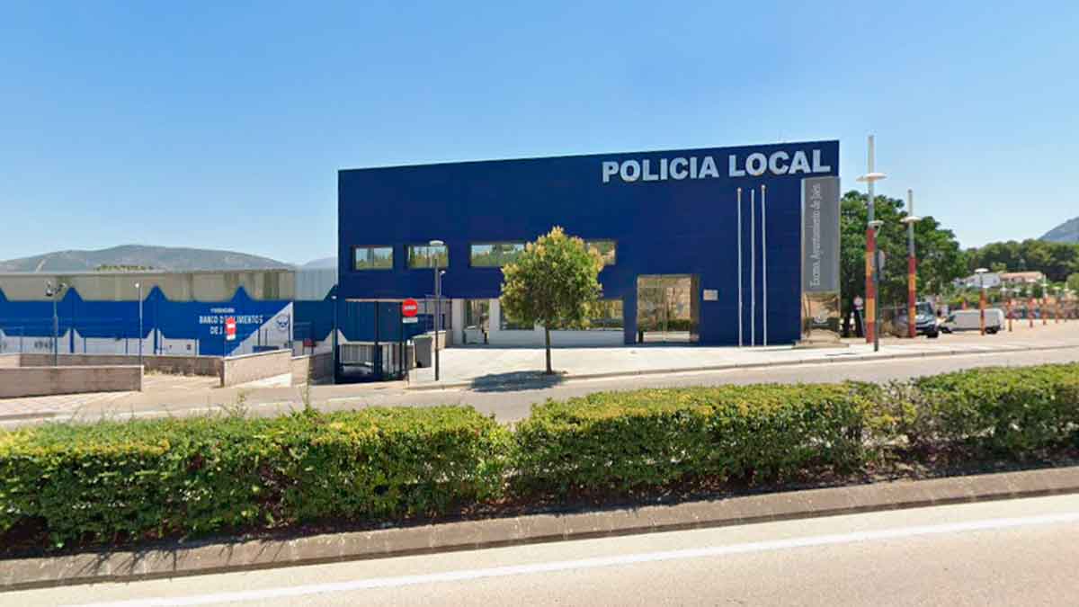 Edificio de la Policía Local del Ayuntamiento de Jaén, donde se convocan 22 nuevas plazas en 2025