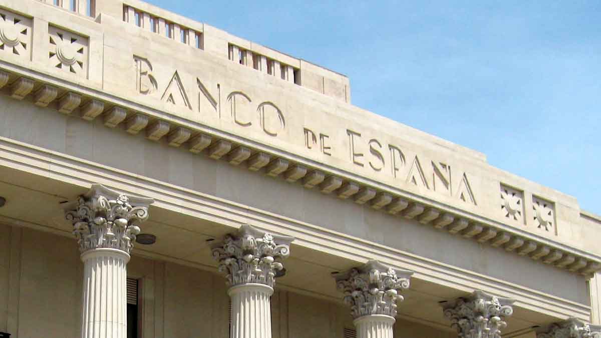 Fachada principal del Banco de España en Madrid, institución que advierte sobre el riesgo de perder dinero por cuentas inactivas