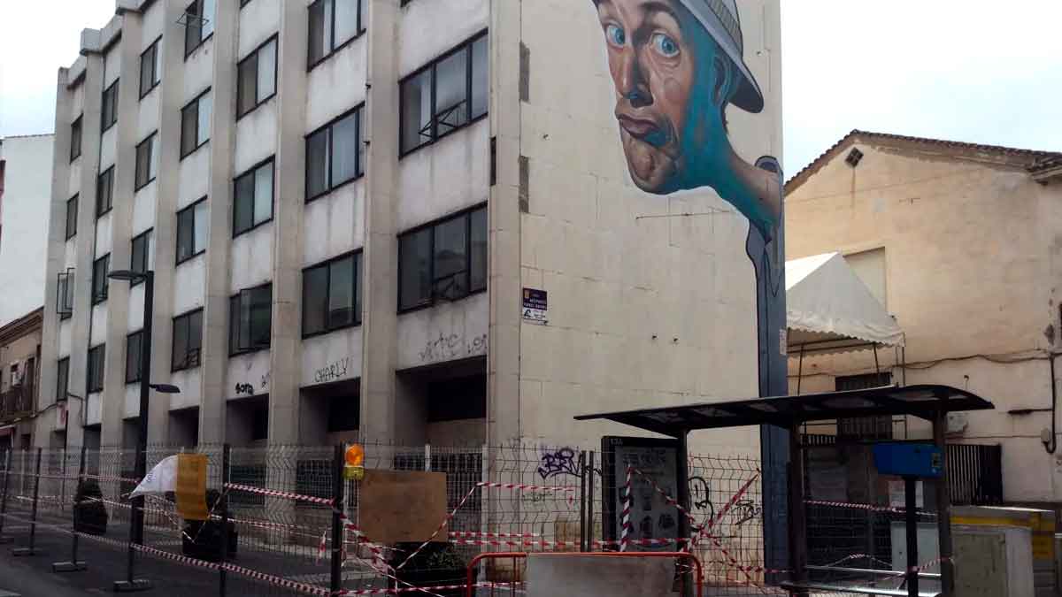 Edificio urbano en obras destinado a nuevas viviendas de protección oficial dentro de la bolsa de suelo en Andalucía