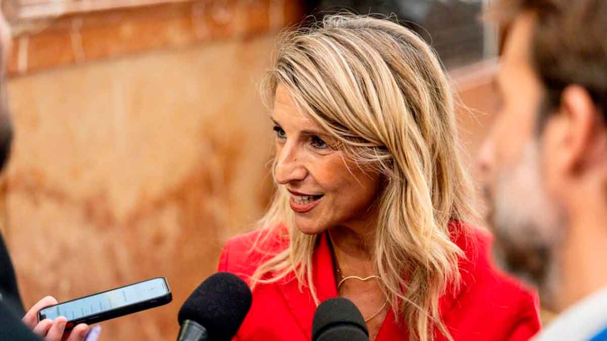 Yolanda Díaz explica la Ley de desconexión digital ante los medios