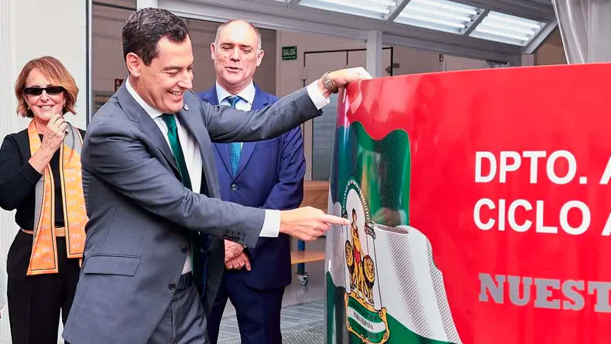 El presidente de la Junta de Andalucía presenta la ampliación de plazas de FP privada para el curso 2025-2026