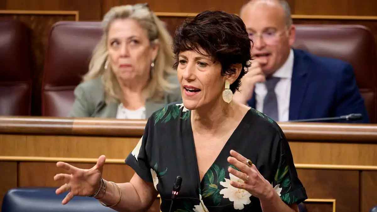 Representante del Gobierno durante una intervención en el Congreso al explicar los cambios en la jubilación y cotización mínima en 2026