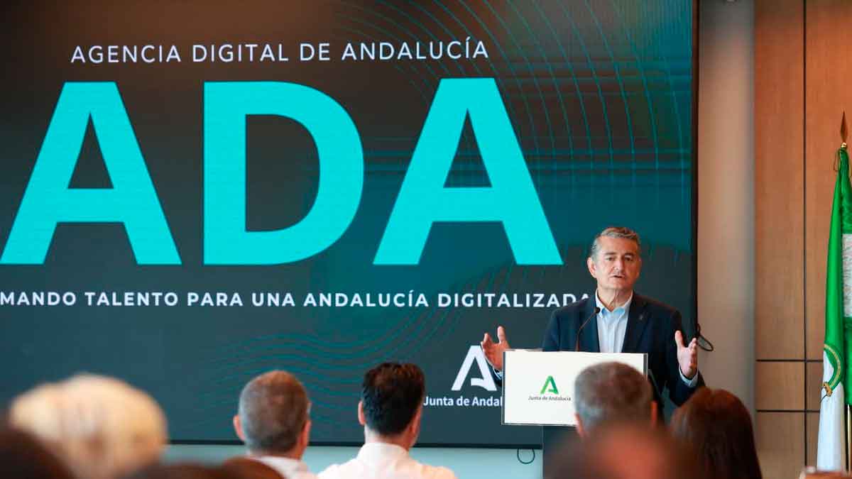 Representante de la Junta de Andalucía durante la presentación de las prácticas de FP en la Agencia Digital de Andalucía