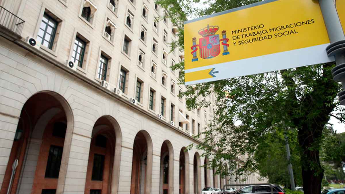 Fachada del Ministerio de Trabajo y Seguridad Social, que estudia la jubilación anticipada a los 52 años sin penalización