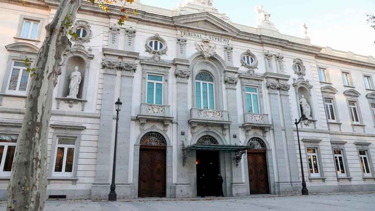 Fachada del Tribunal Supremo de España tras la sentencia que impide a Hacienda cobrar recargos e intereses por la misma deuda