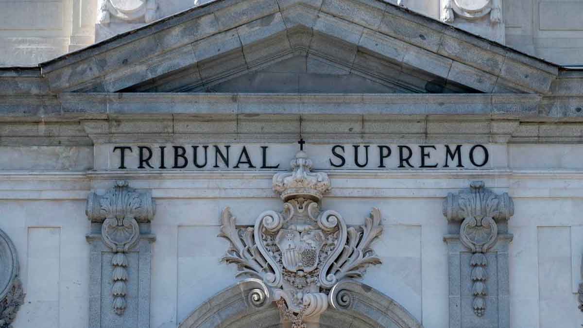 Fachada del Tribunal Supremo que permite a los funcionarios reclamar pluses en vacaciones y pagas extra hasta noviembre de 2025