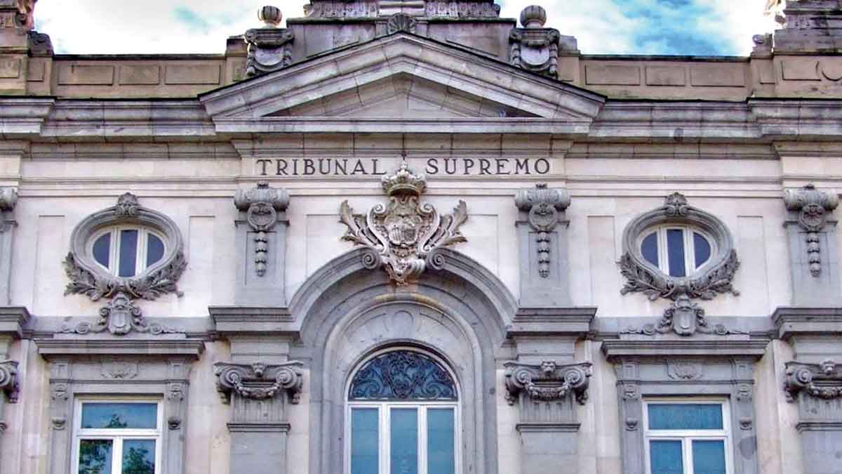 Fachada del Tribunal Supremo de España, que avala la pérdida de una prestación por no acudir a la Mutua