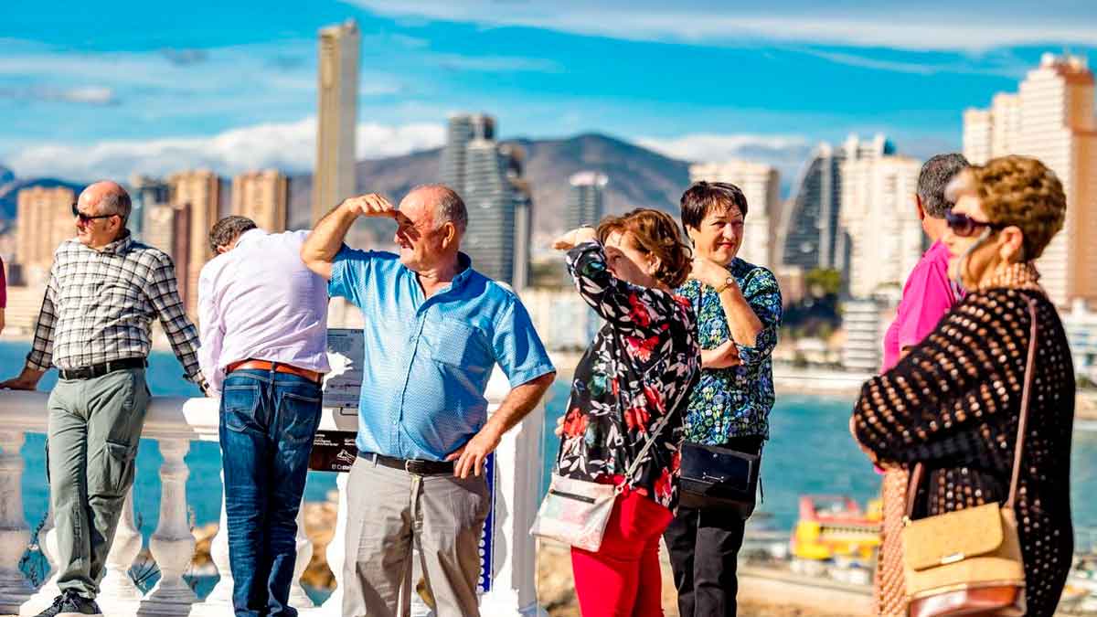 Viajes del IMSERSO 2025-2026: cómo conseguir la tarifa plana de 50 euros para pensionistas con menos recursos