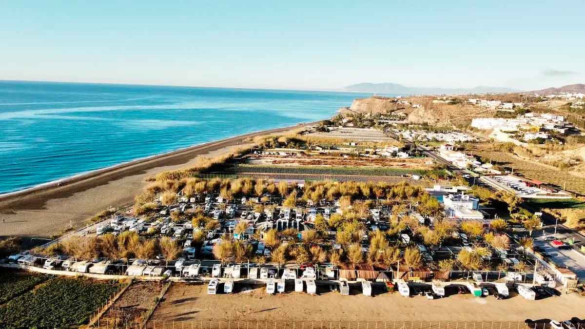 Vista aérea de Almayate Bajo, la zona más barata de Málaga para comprar una vivienda junto a la playa