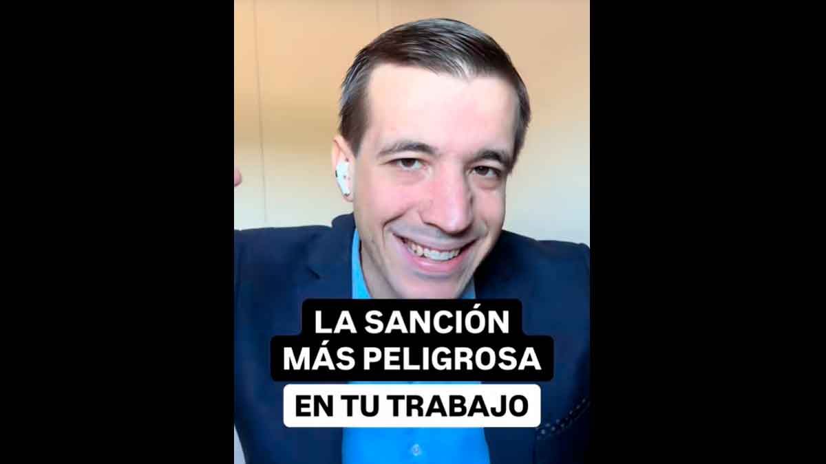 Abogado laboralista explica la sanción más peligrosa en el trabajo en un vídeo informativo