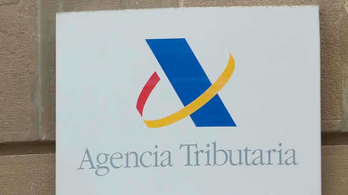 Logotipo de la Agencia Tributaria relacionado con la devolución del IRPF a mutualistas