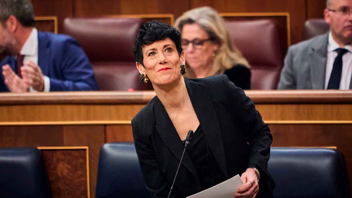 La ministra Elma Saiz durante una intervención en el Congreso en un debate sobre pensiones e integración de lagunas de cotización