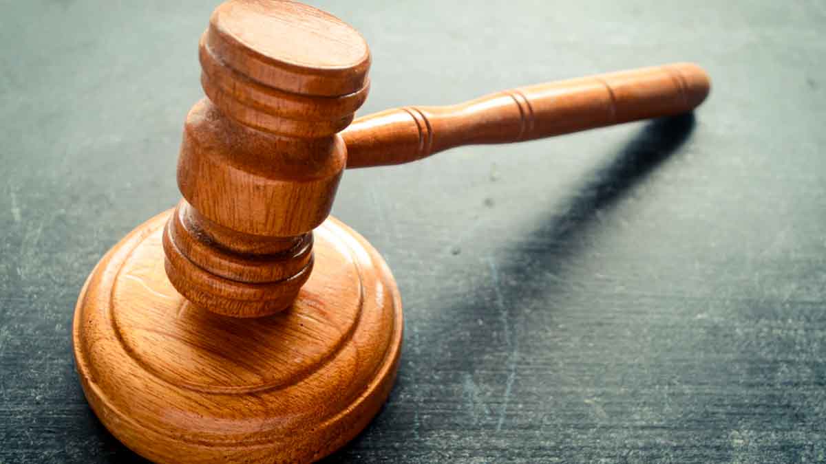 Mazo judicial que ilustra la sentencia del Supremo sobre días extra de vacaciones por antigüedad