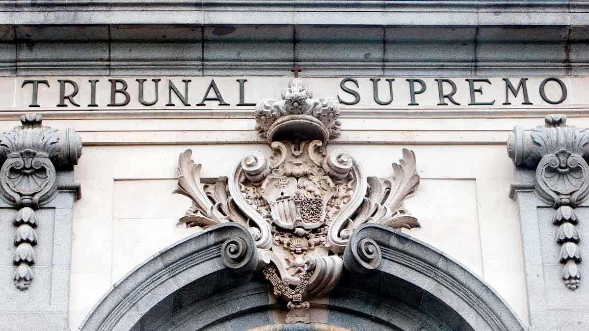 Fachada del Tribunal Supremo relacionada con el acceso de pensionistas con incapacidad permanente al subsidio para mayores de 52 años