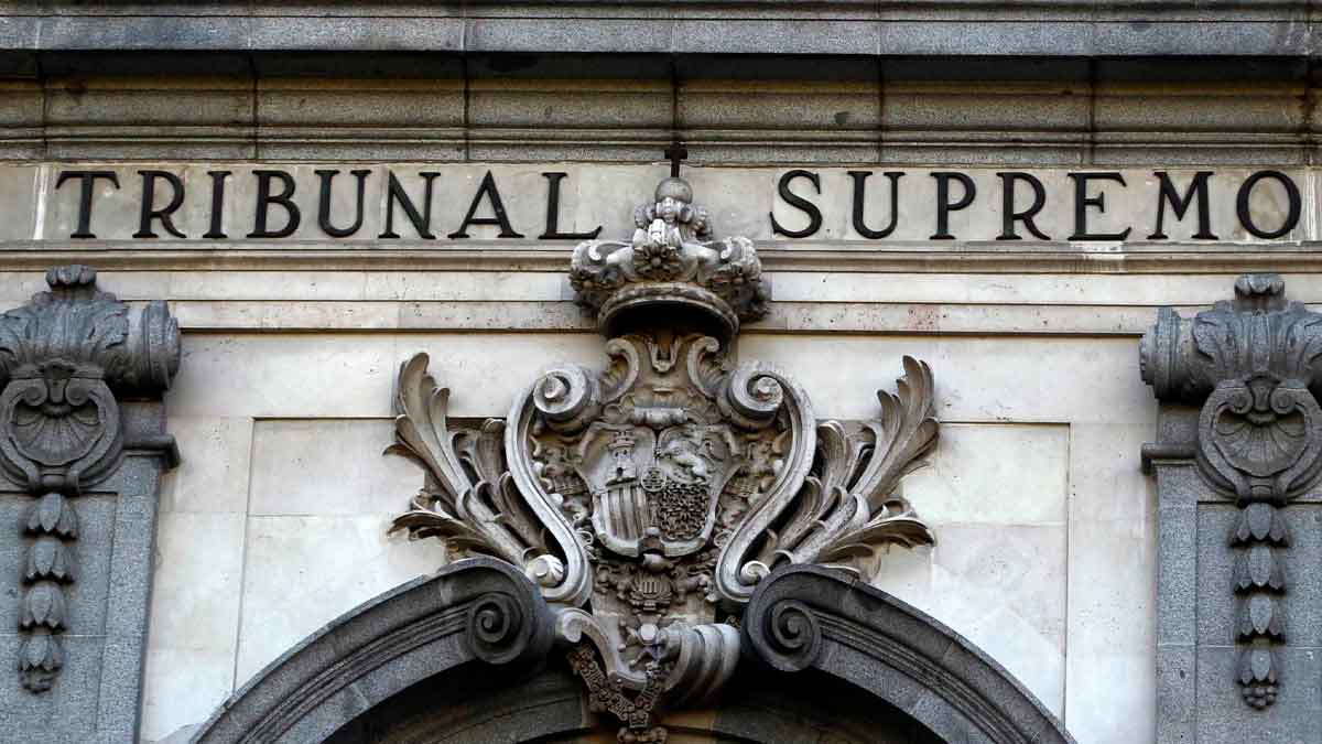Fachada del Tribunal Supremo de España relacionada con la sentencia sobre el subsidio para mayores de 52 años y la pensión por incapacidad permanente total