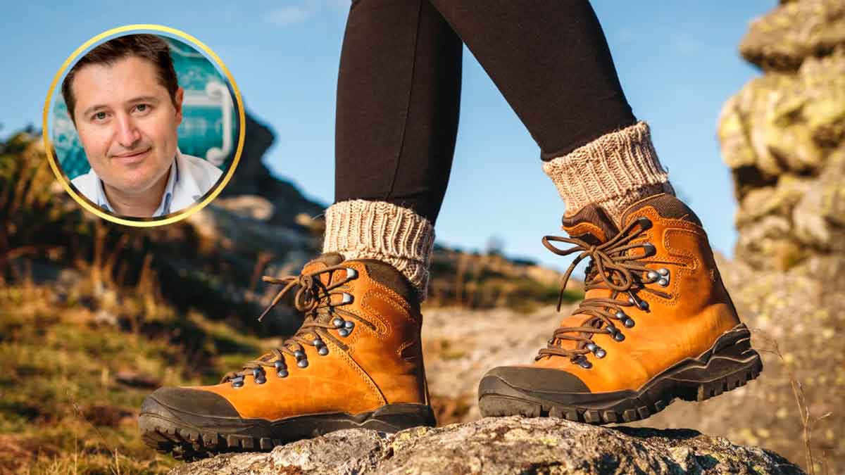 Botas de montaña en un sendero y fotografía insertada de un profesional de la podología dando consejos sobre calzado adecuado