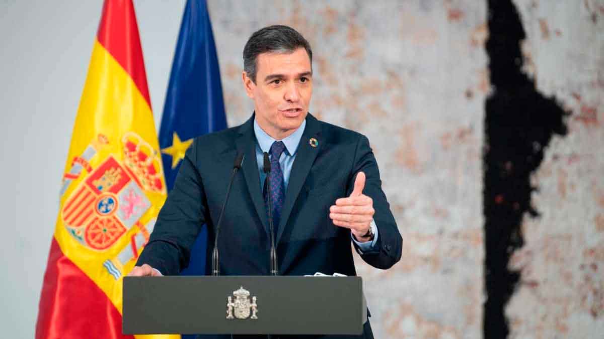 El presidente del Gobierno anuncia la continuidad del bono social eléctrico en 2026 durante una comparecencia oficial