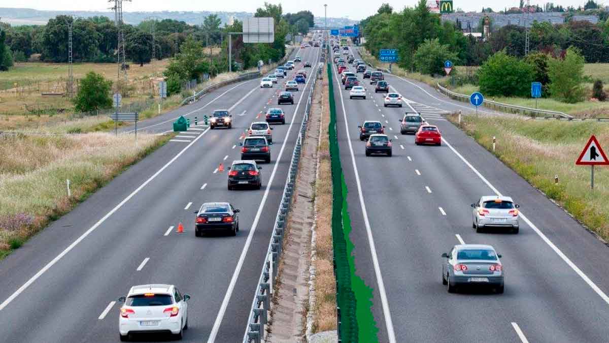 Carretera con tráfico intenso durante el puente de la Constitución bajo el operativo especial de la DGT